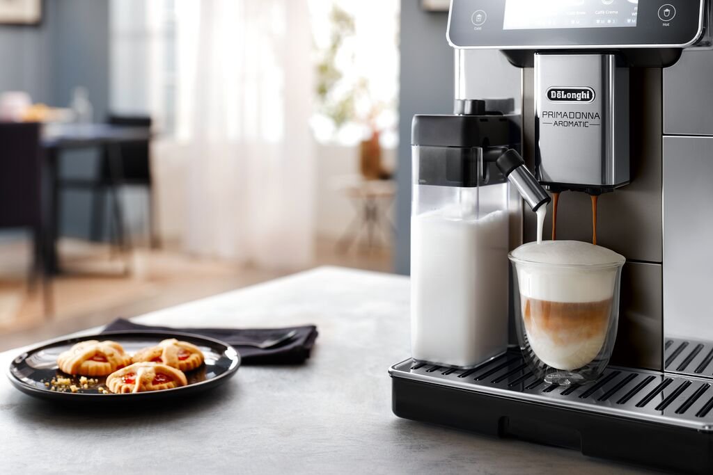 На зображені модель ріжкової кавоварки DeLonghi ECAM 630.75 TSM PrimaDonna Aromatic